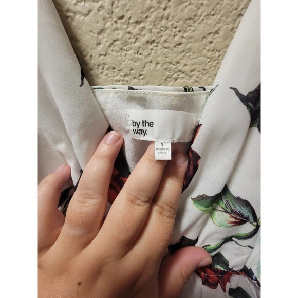 By The Way, White And Red Floral Shelby Front Tie Romper Size Small - Picture 2 of 5